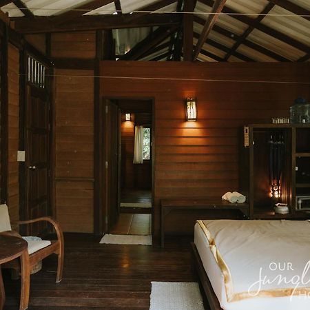Отель Our Jungle House Khao Sok National Park Экстерьер фото